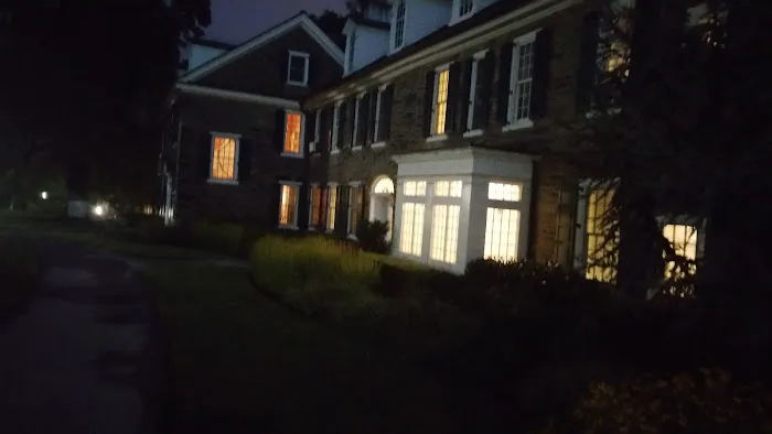 Wyndham Alumnae House 4
