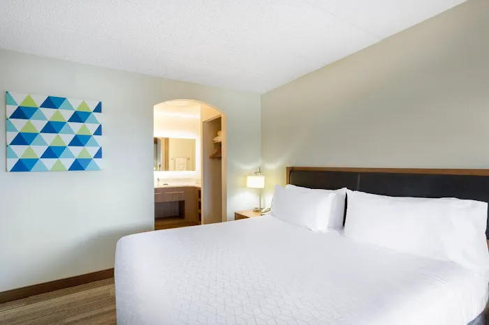 Holiday Inn Express & Suites Philadelphia - King of Prussia by IHG 4