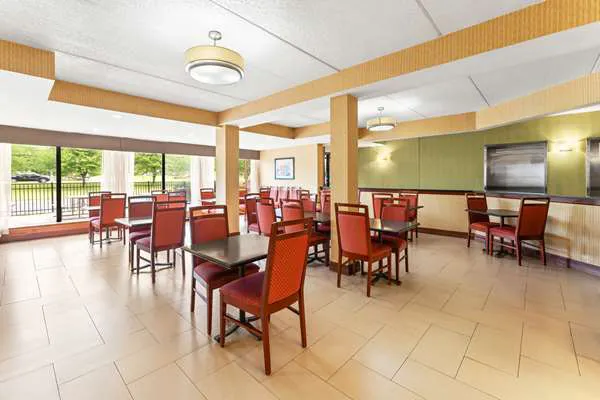 Comfort Inn Lehigh Valley West 4