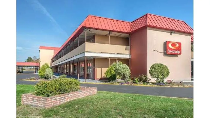 Econo Lodge 4