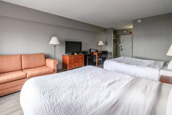 La Quinta Inn & Suites by Wyndham New Haven 5