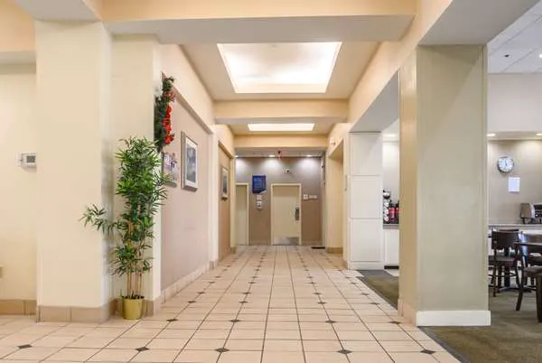 La Quinta Inn & Suites by Wyndham New Haven 5