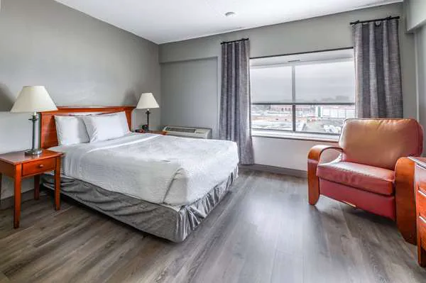 La Quinta Inn & Suites by Wyndham New Haven 5