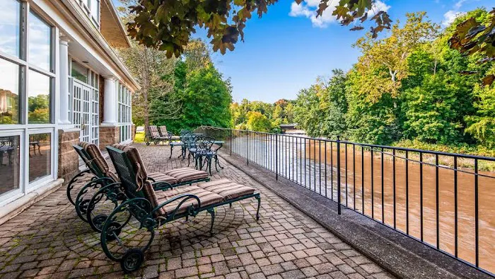 Best Western Plus The Inn & Suites at the Falls 4