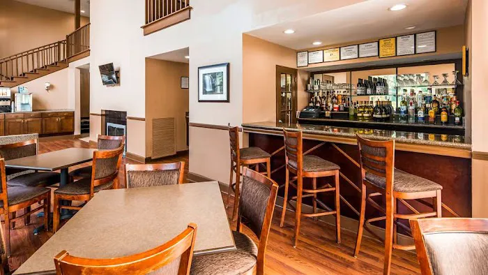 Best Western Plus The Inn & Suites at the Falls 4
