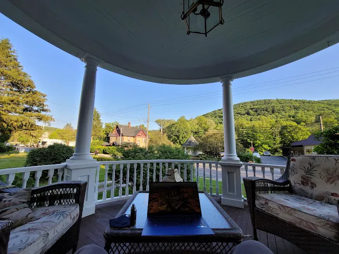 Shadowcrest Guest House 4