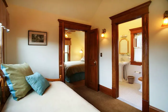 Breezy Hill Inn 4