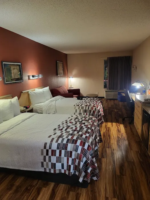 Red Roof Inn & Suites Philadelphia - Bellmawr 4