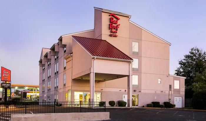 Red Roof Inn & Suites Philadelphia - Bellmawr 4