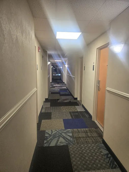 Red Roof Inn & Suites Philadelphia - Bellmawr 4