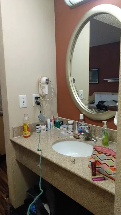 Red Roof Inn & Suites Philadelphia - Bellmawr 4