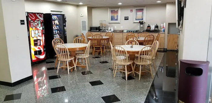 Red Roof Inn & Suites Philadelphia - Bellmawr 4