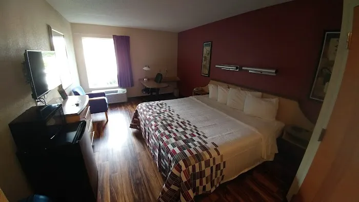 Red Roof Inn & Suites Philadelphia - Bellmawr 4