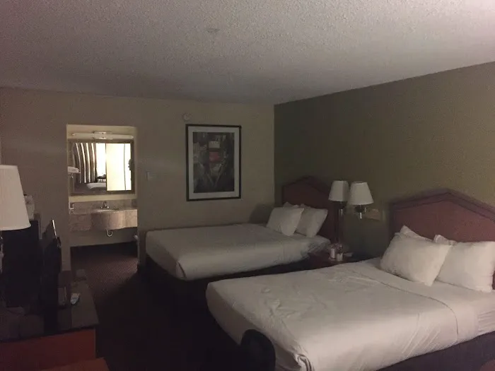 Red Roof Inn & Suites Philadelphia - Bellmawr 4
