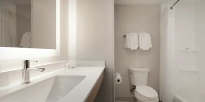 Holiday Inn Express & Suites Williamstown - Glassboro by IHG