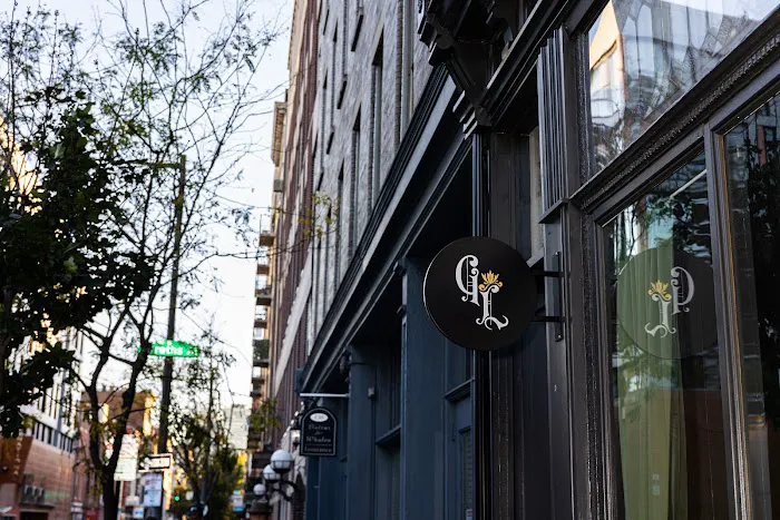 The Gas Lamp Hotel 5