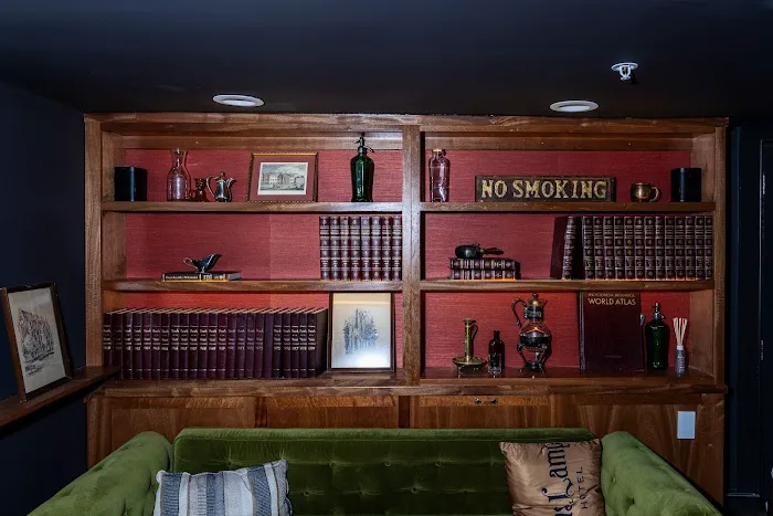The Gas Lamp Hotel 5