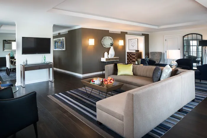 The Logan Philadelphia, Curio Collection by Hilton 4