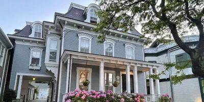 White Lions Inn Hotel
