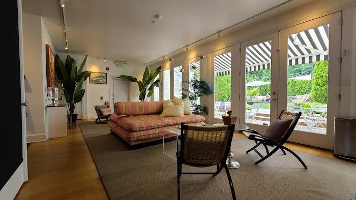 The Gallery Hotel 5