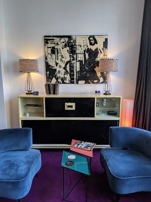 The Gallery Hotel 5