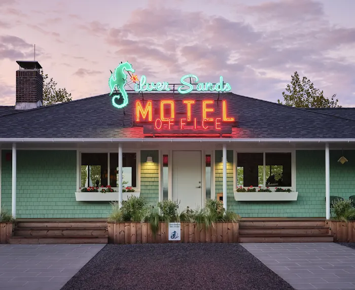 Silver Sands Motel & Beach Bungalows 5