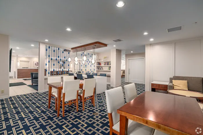 AVIA Residences on Lincoln - Furnished Extended Stays 4