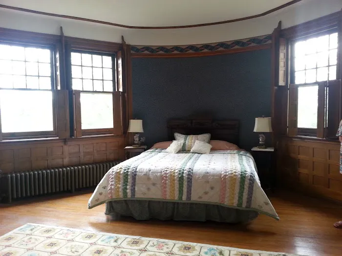Brooke Mansion 4