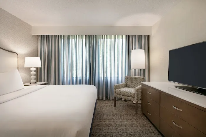 Embassy Suites by Hilton Philadelphia Valley Forge 4