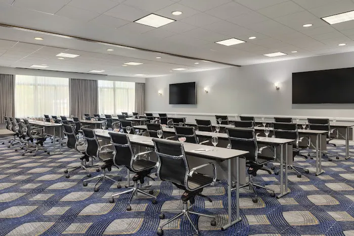 Embassy Suites by Hilton Philadelphia Valley Forge 4
