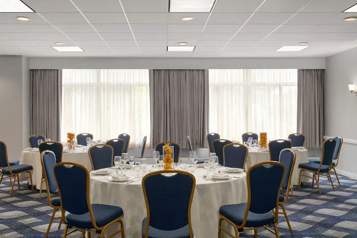 Embassy Suites by Hilton Philadelphia Valley Forge 4