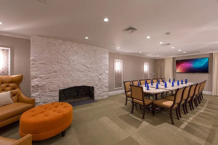 Wayne Hotel 4