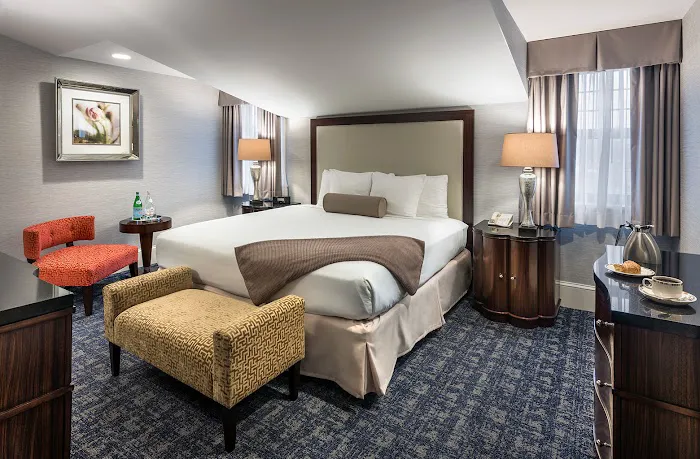Wayne Hotel 4
