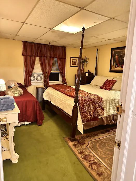 Colonial Inn 4