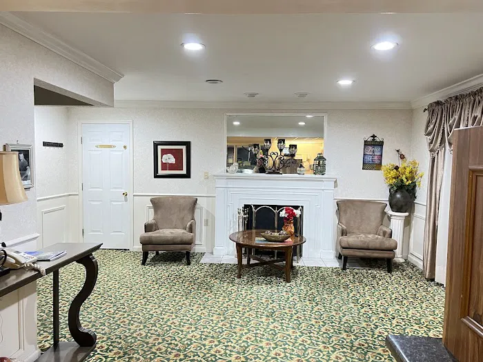 Colonial Brick Inn & Suites 4