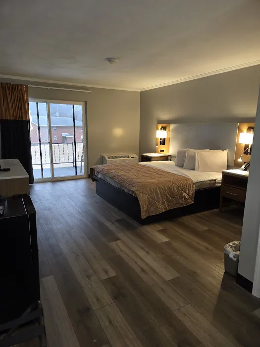 Colonial Brick Inn & Suites 4