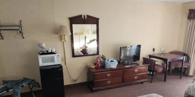 Colonial Brick Inn & Suites
