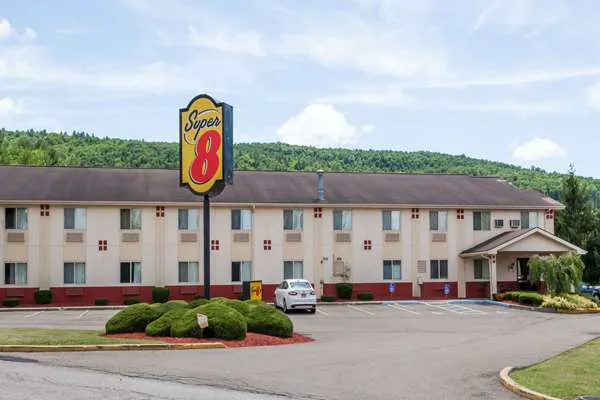 Super 8 by Wyndham Sidney NY 4