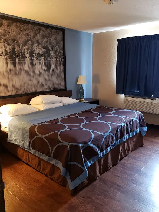 Super 8 by Wyndham Sidney NY 4