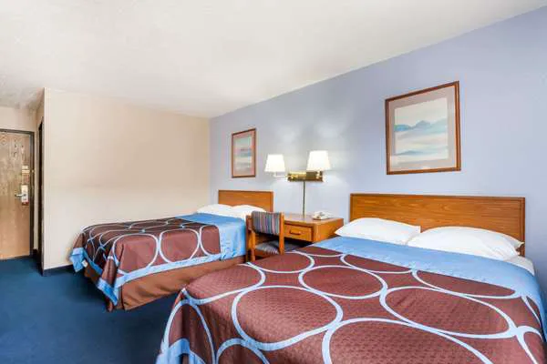 Super 8 by Wyndham Sidney NY 4