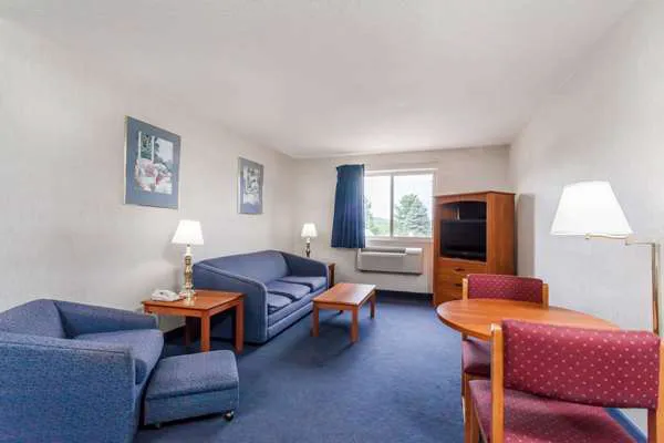 Super 8 by Wyndham Sidney NY 4