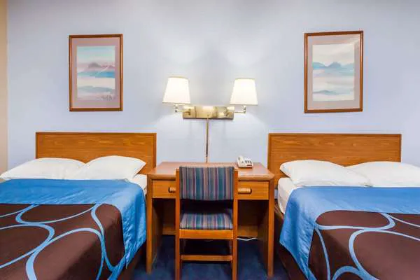 Super 8 by Wyndham Sidney NY 4
