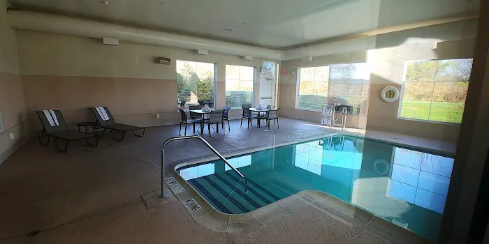Holiday Inn Express & Suites Gibson 4