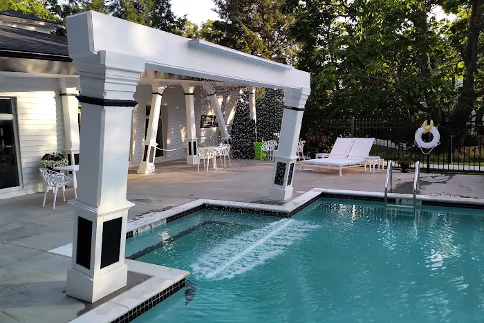 The Roxbury Motel 4