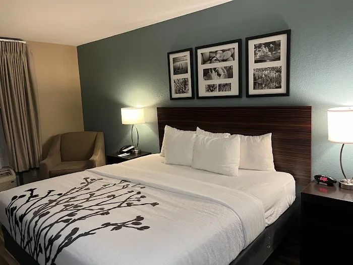 Sleep Inn & Suites 4