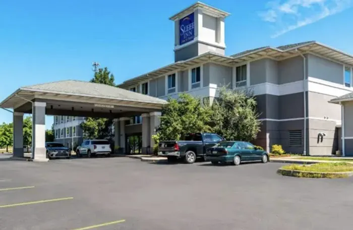 Sleep Inn & Suites 4