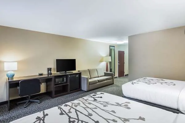 Sleep Inn & Suites 4