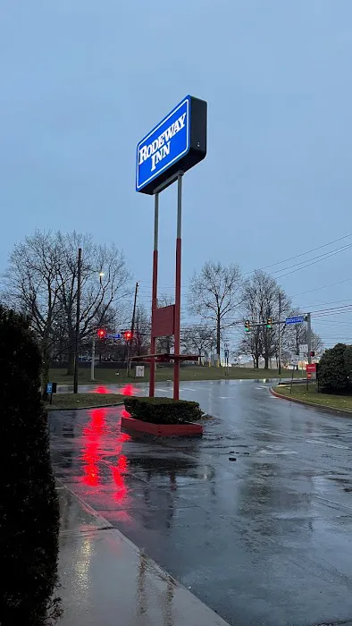 Rodeway Inn 4