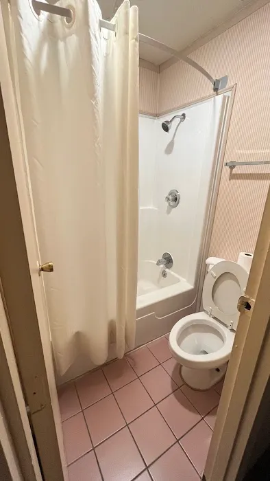 Rodeway Inn 4