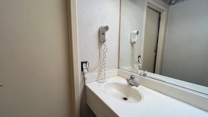 Rodeway Inn 4